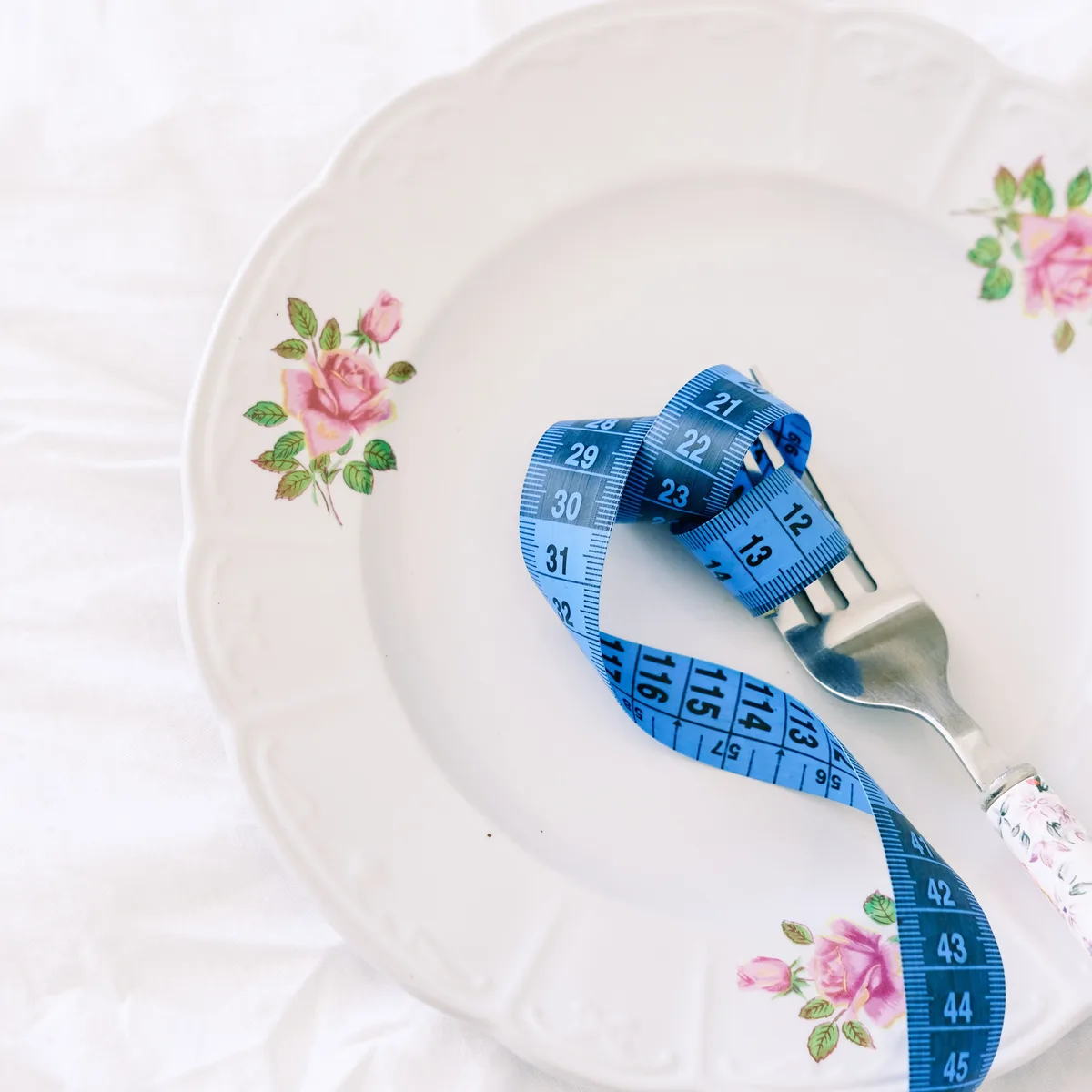 Small portioned plate with lean protein and a measuring cup